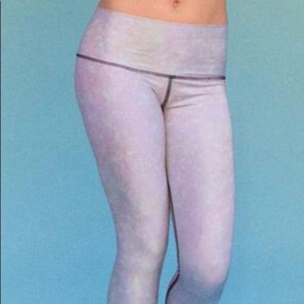 Teeki White Snake Opal Leggings